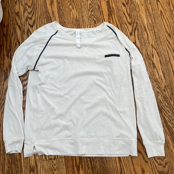 Lululemon Cream and Black Top - Picture 1 of 5